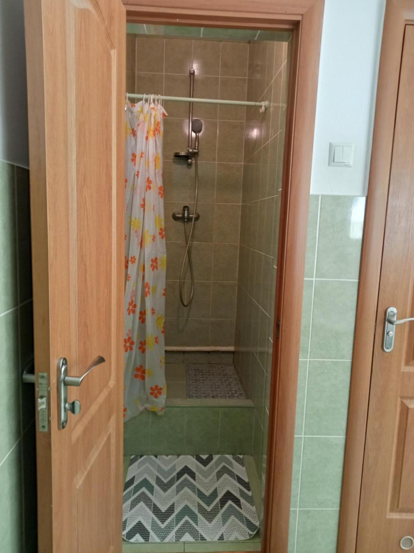 Hostel Iskra Лвив Екстериор снимка