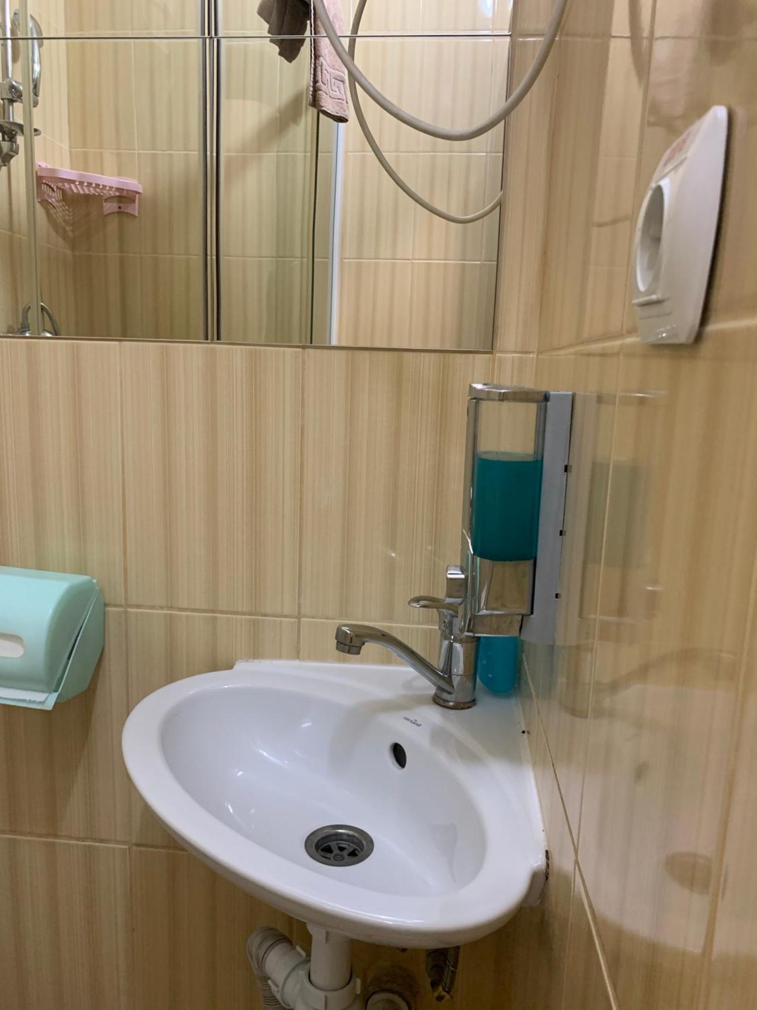Hostel Iskra Лвив Екстериор снимка