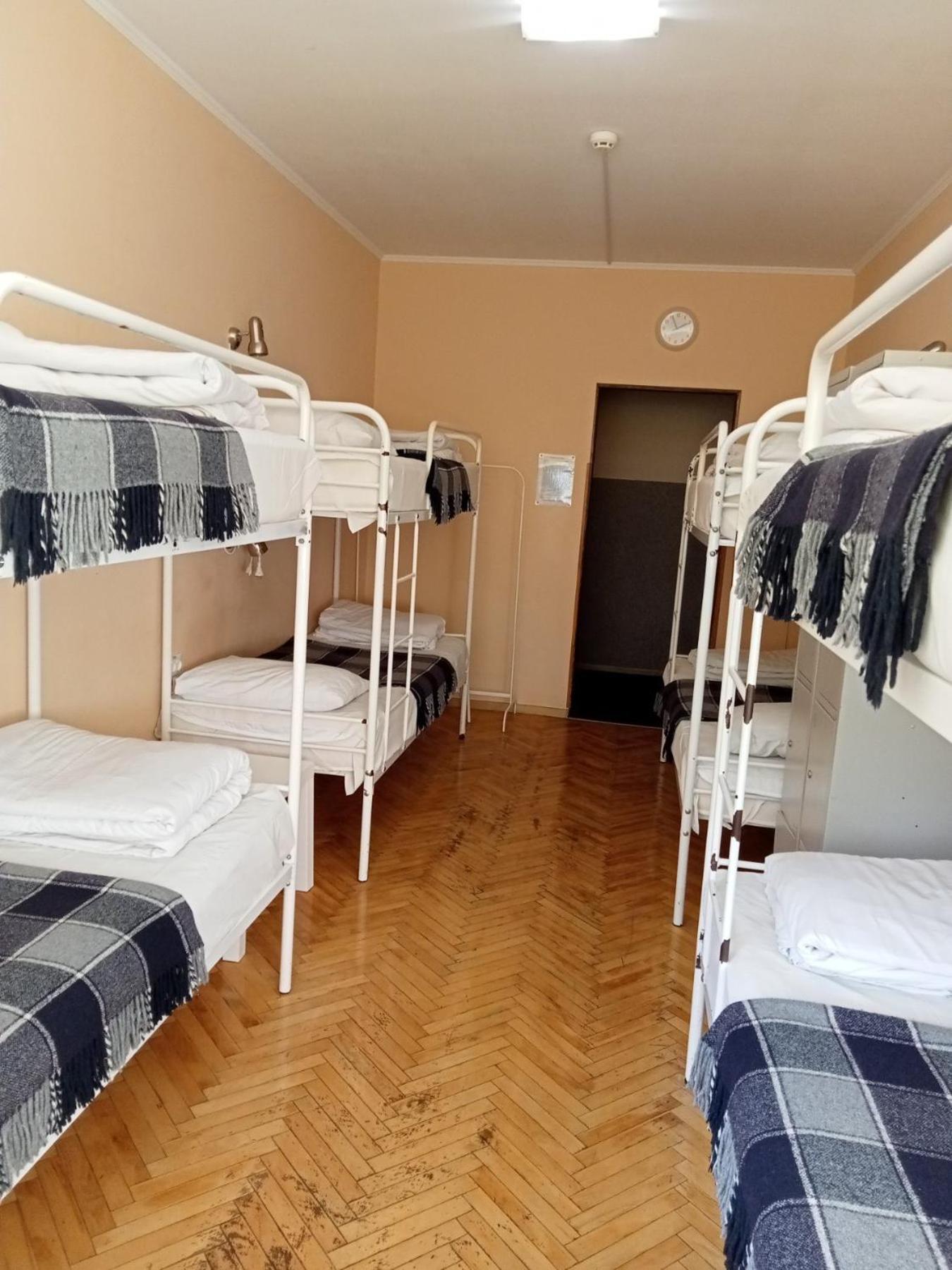 Hostel Iskra Лвив Екстериор снимка