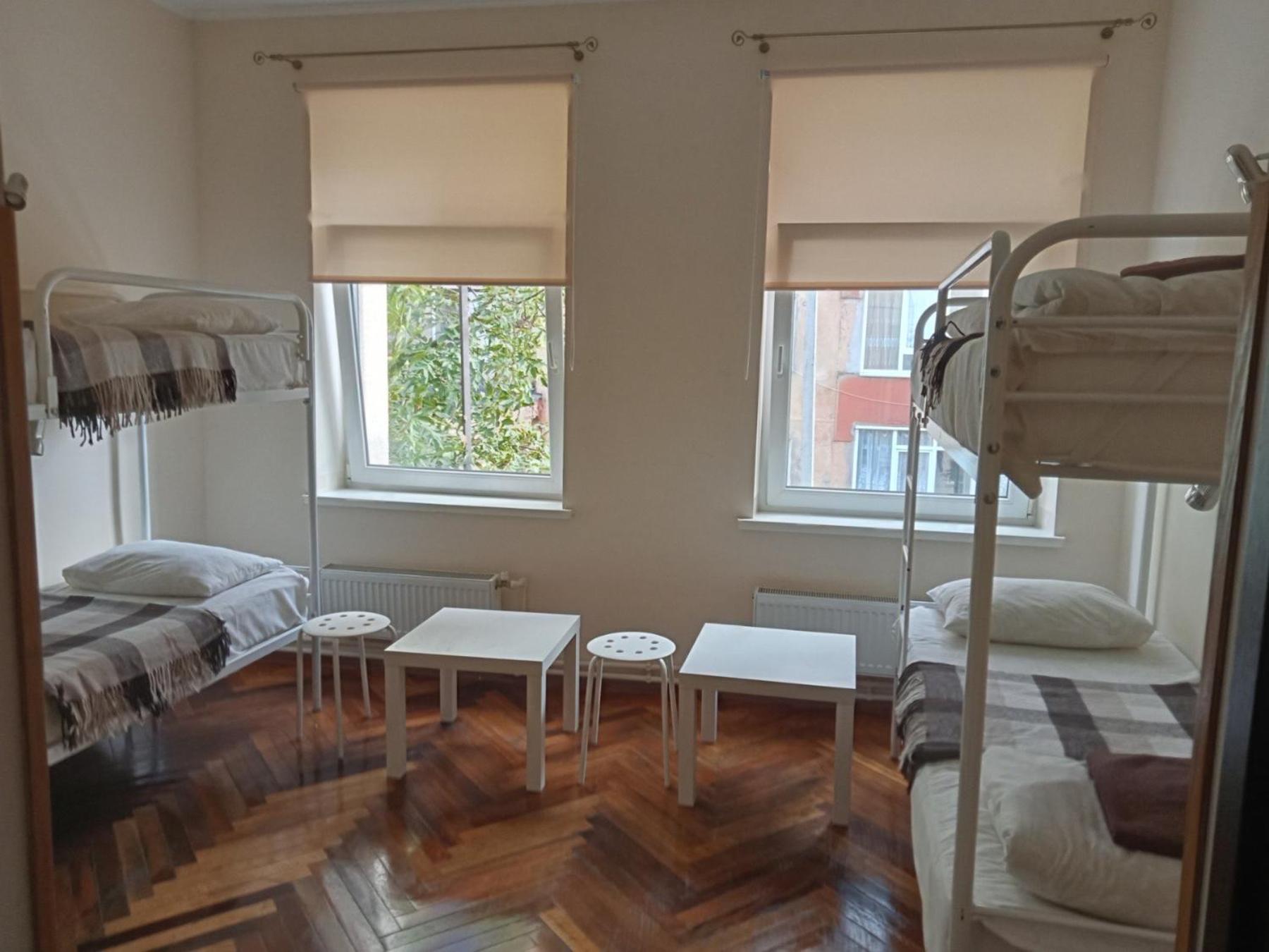 Hostel Iskra Лвив Екстериор снимка