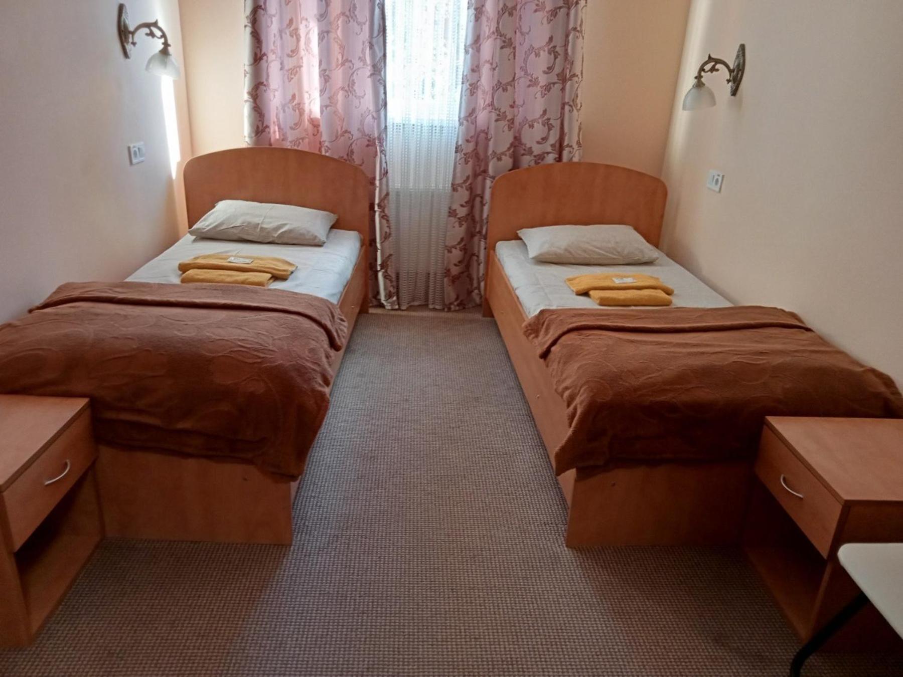 Hostel Iskra Лвив Екстериор снимка