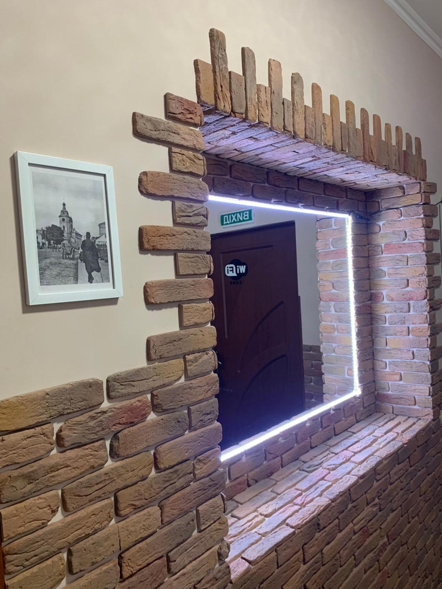 Hostel Iskra Лвив Екстериор снимка